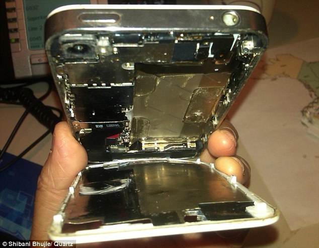 Apple отказалась заменить воспламенившийся iPhone 4S
