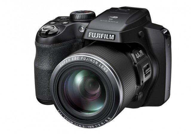 Fujifilm FinePix S8400W: камера с 44-х зумом и Wi-Fi