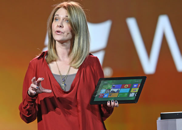 Тами Реллер с планшетом на Windows 8