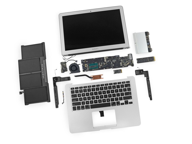 Новый ноутбук Apple MacBook Air разобрали