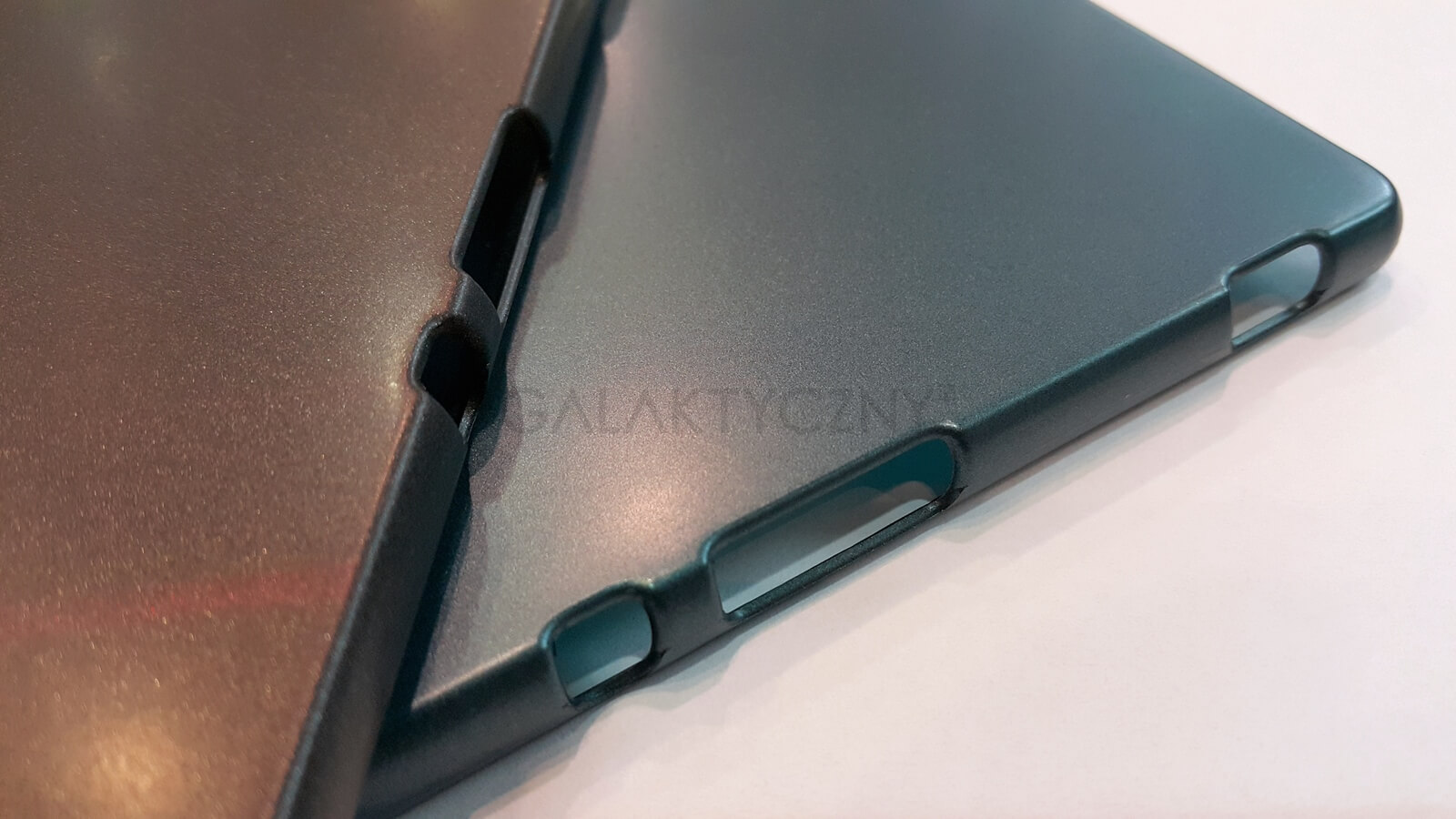 Детали корпуса Sony Xperia Z4