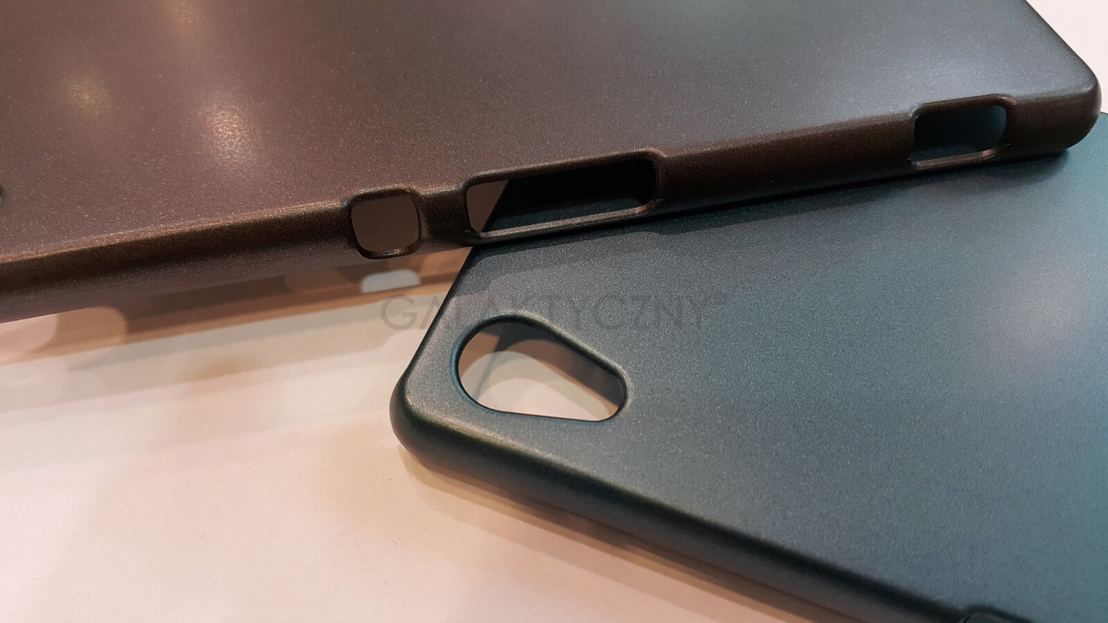 Детали корпуса Sony Xperia Z4