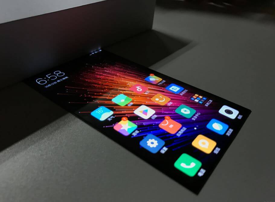 Xiaomi работает над собственным гибким дисплеем