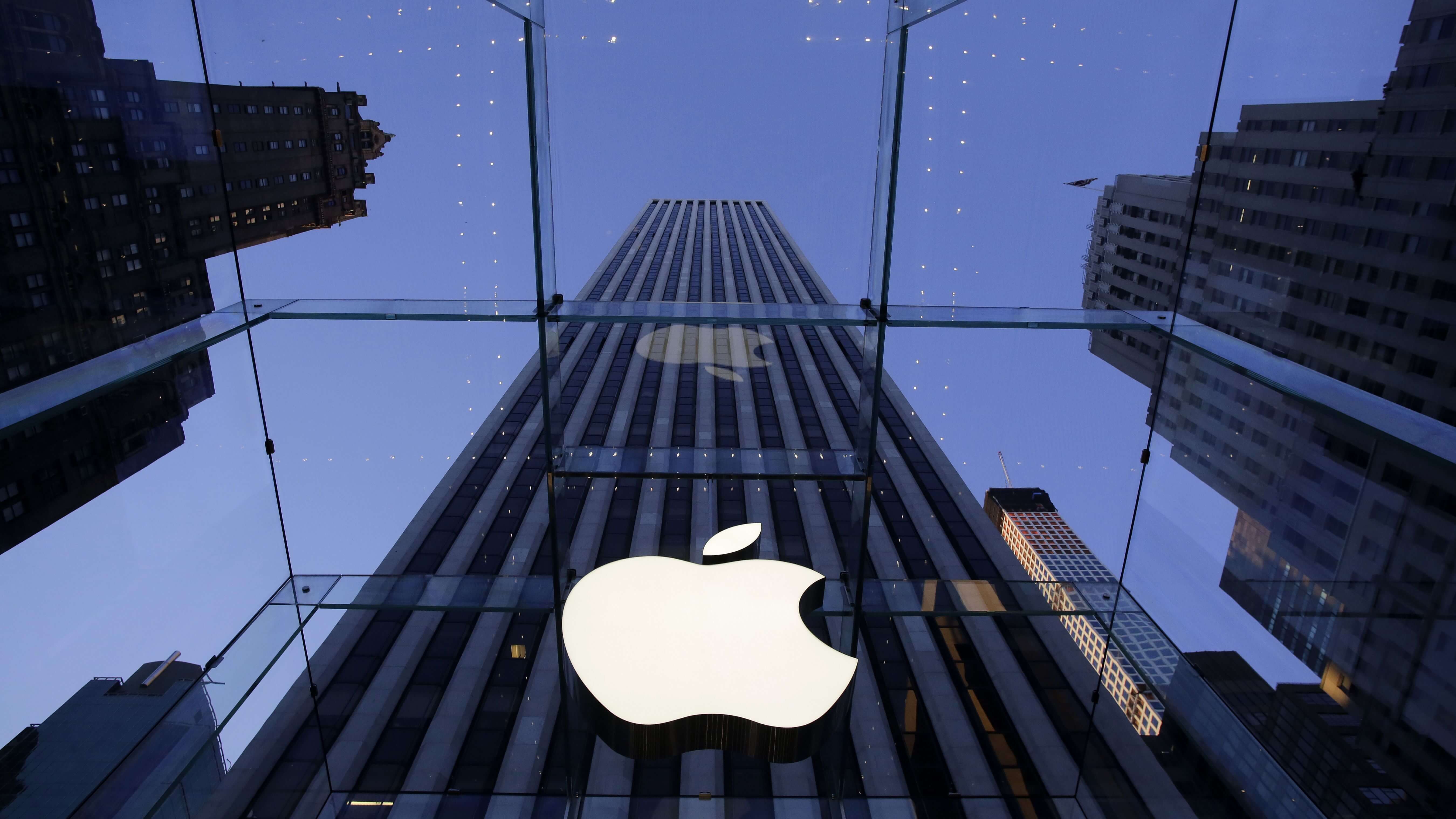Apple обвинили в мошенничестве с акциями