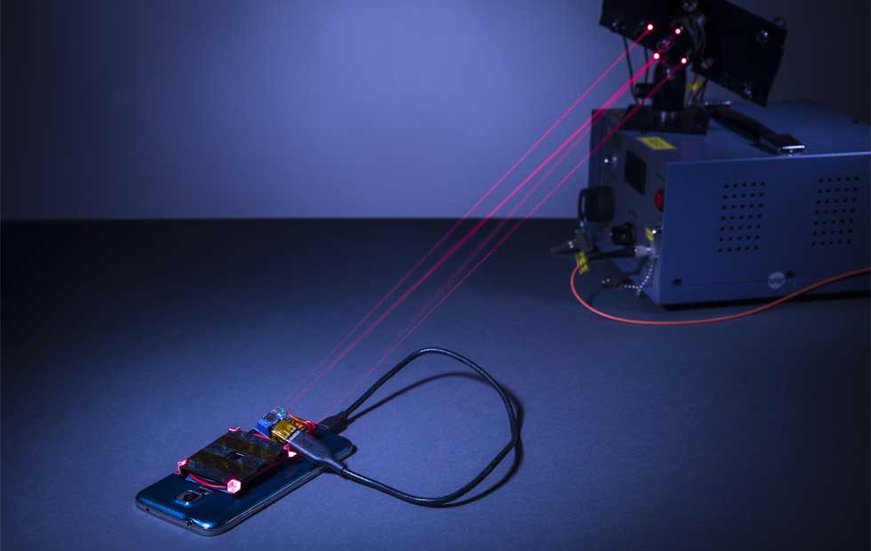 Ученые разработали лазерную зарядку для смартфонов