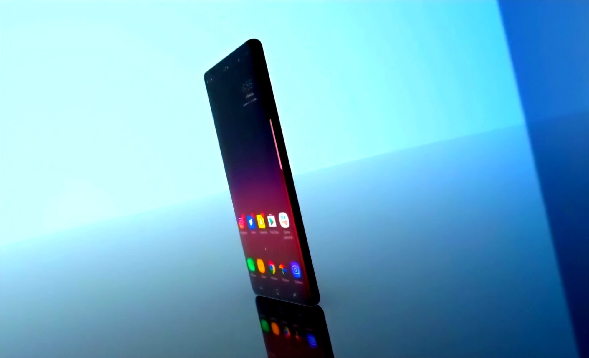 Samsung запатентовала смартфон с двумя дисплеями