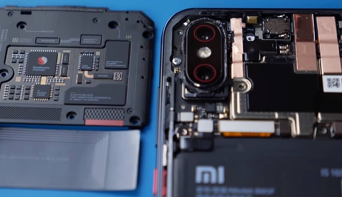 Под крышкой Xiaomi Mi 8 Explorer находятся настоящие компоненты