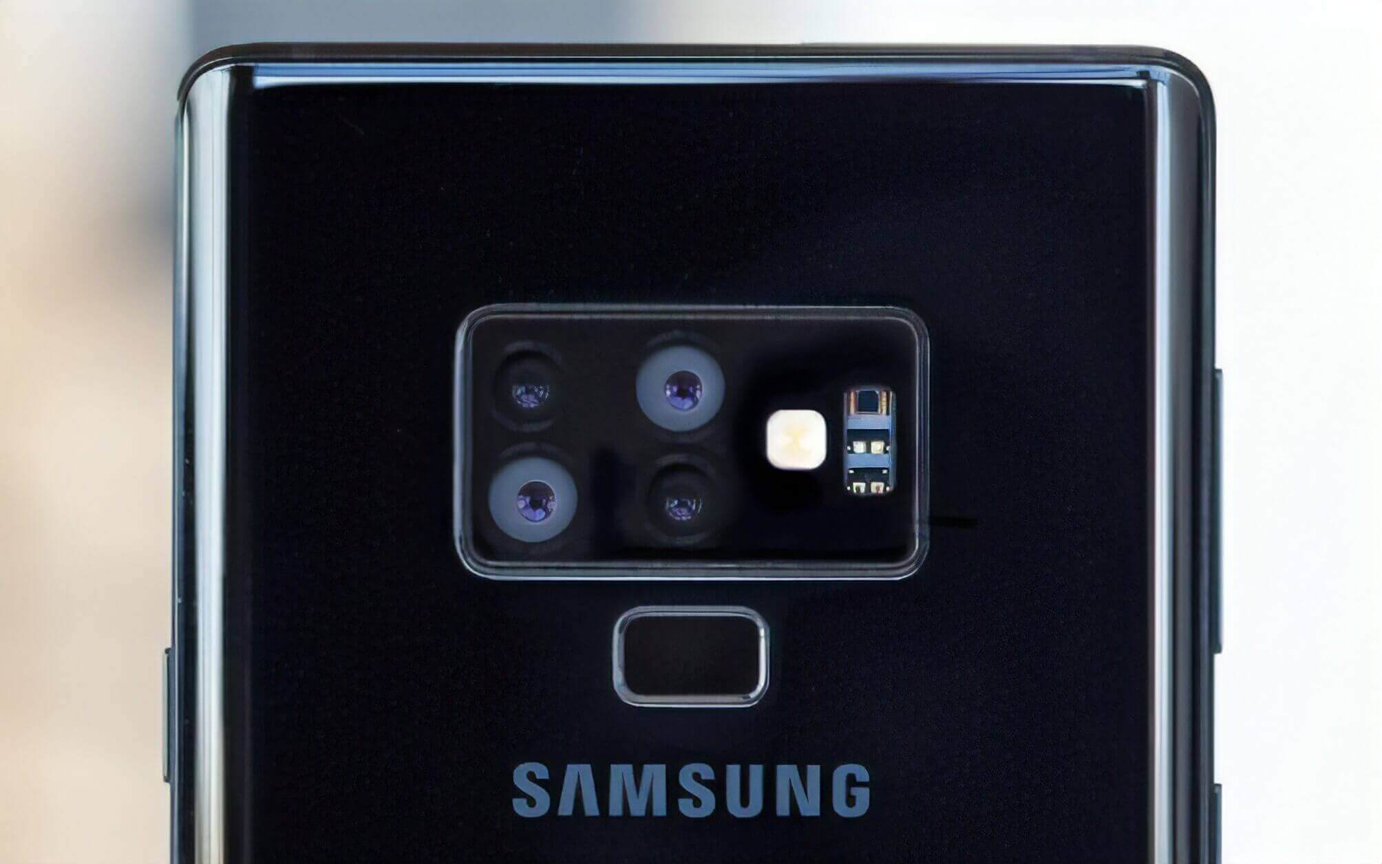 Samsung готовит смартфон с четырьмя модулями основной камеры