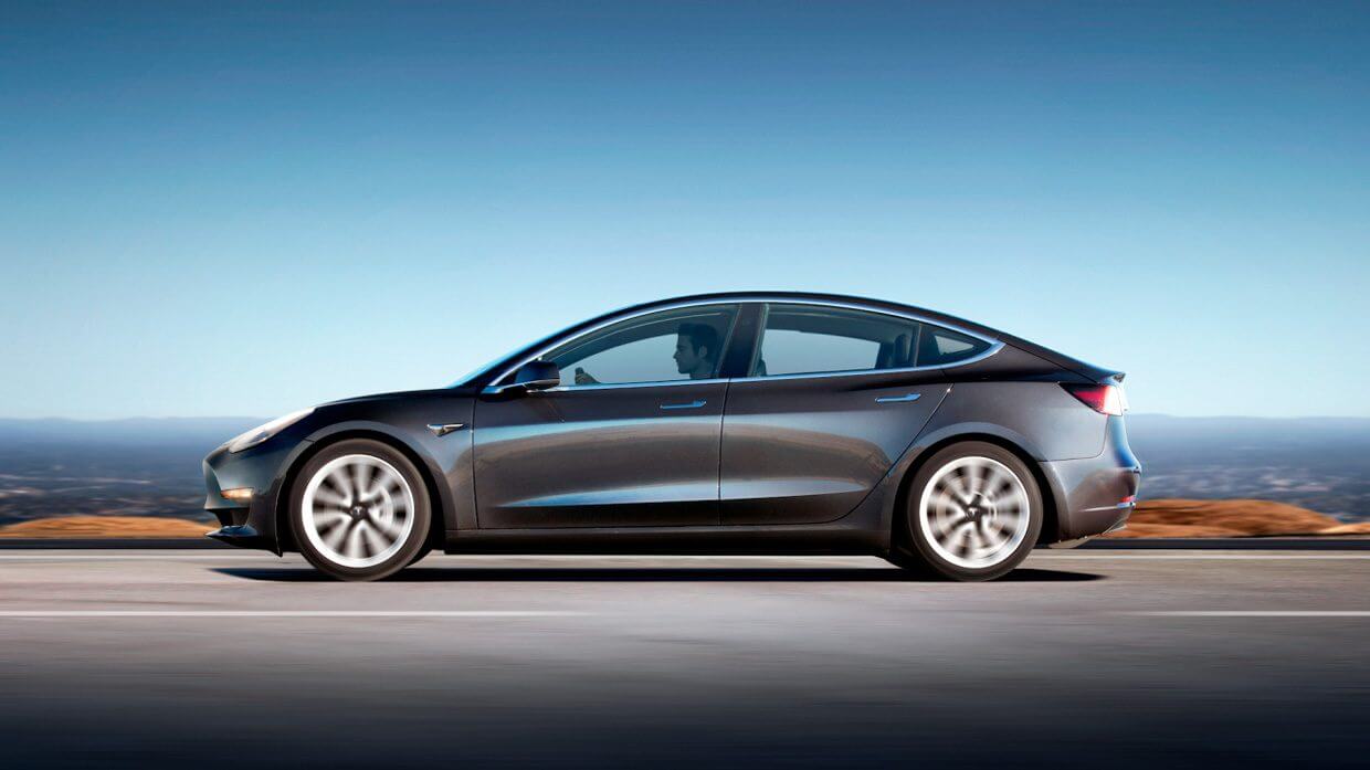 Владелец автомобиля Tesla получил счет на $21 342 за ремонт аккумулятора, который промок под дождем