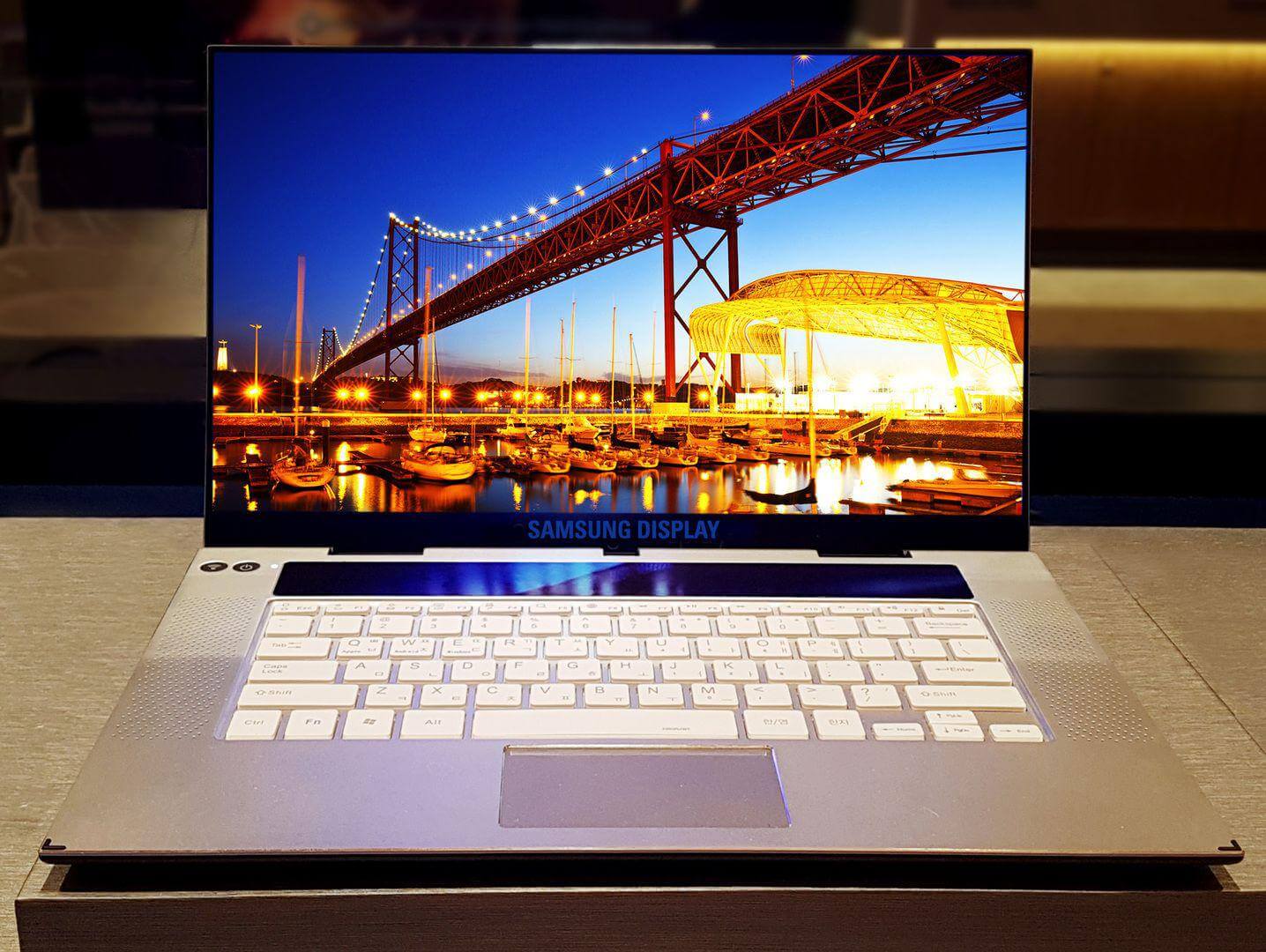 Samsung представила 15,6-дюймовый 4K OLED-дисплей для ноутбуков