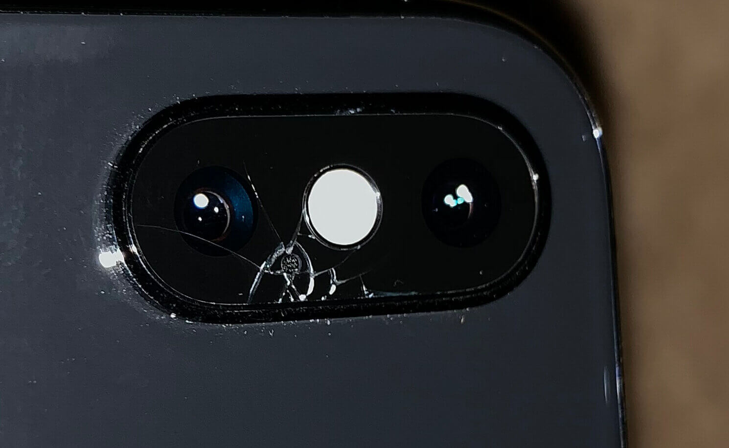 cracked camera iPhone Xs