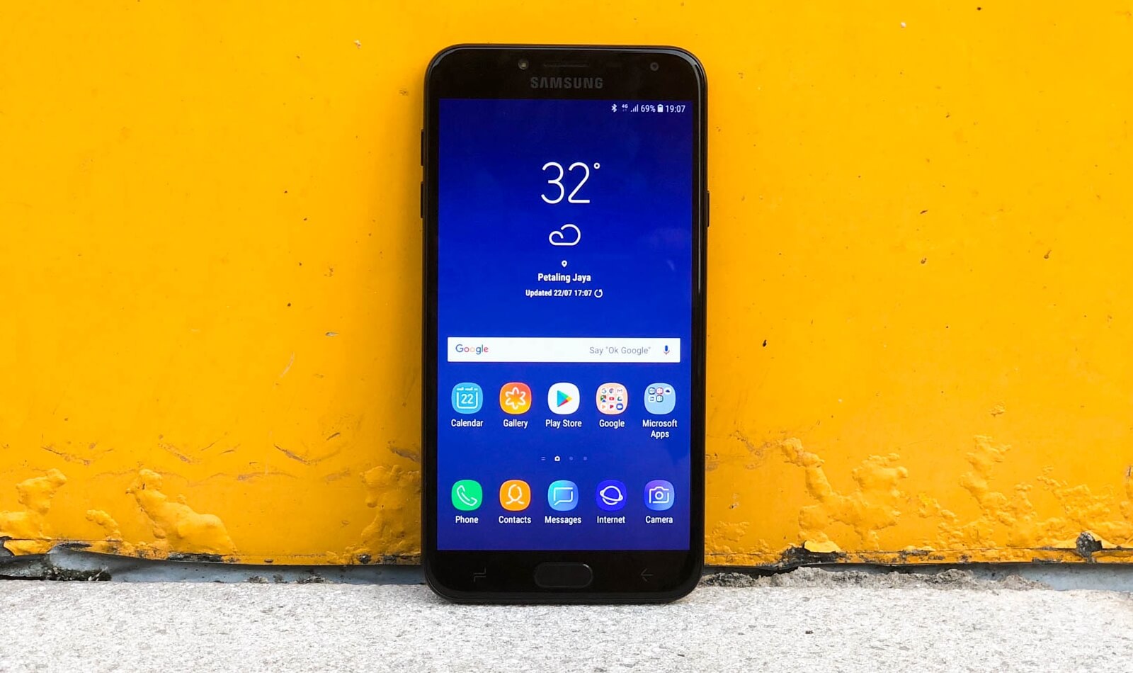 Samsung закрывает линейку бюджетных смартфонов Galaxy J