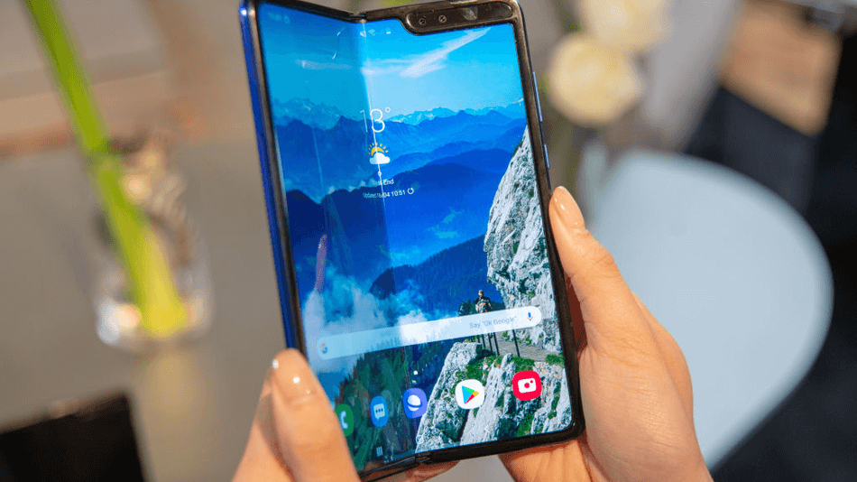 Дисплей Samsung Galaxy Fold выходит из строя, если с него снять плёнку