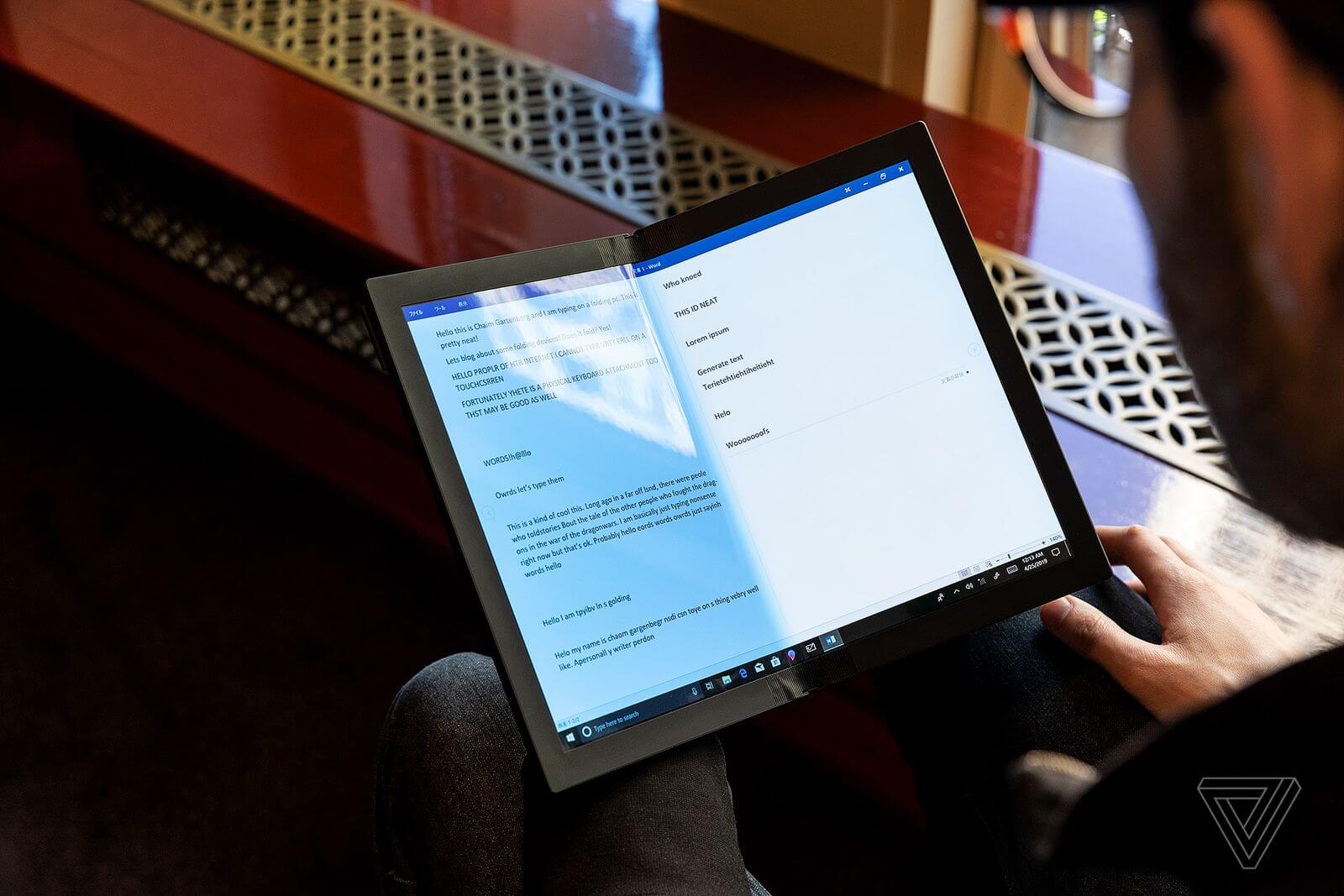 Lenovo показала первый в мире ноутбук с гибким экраном