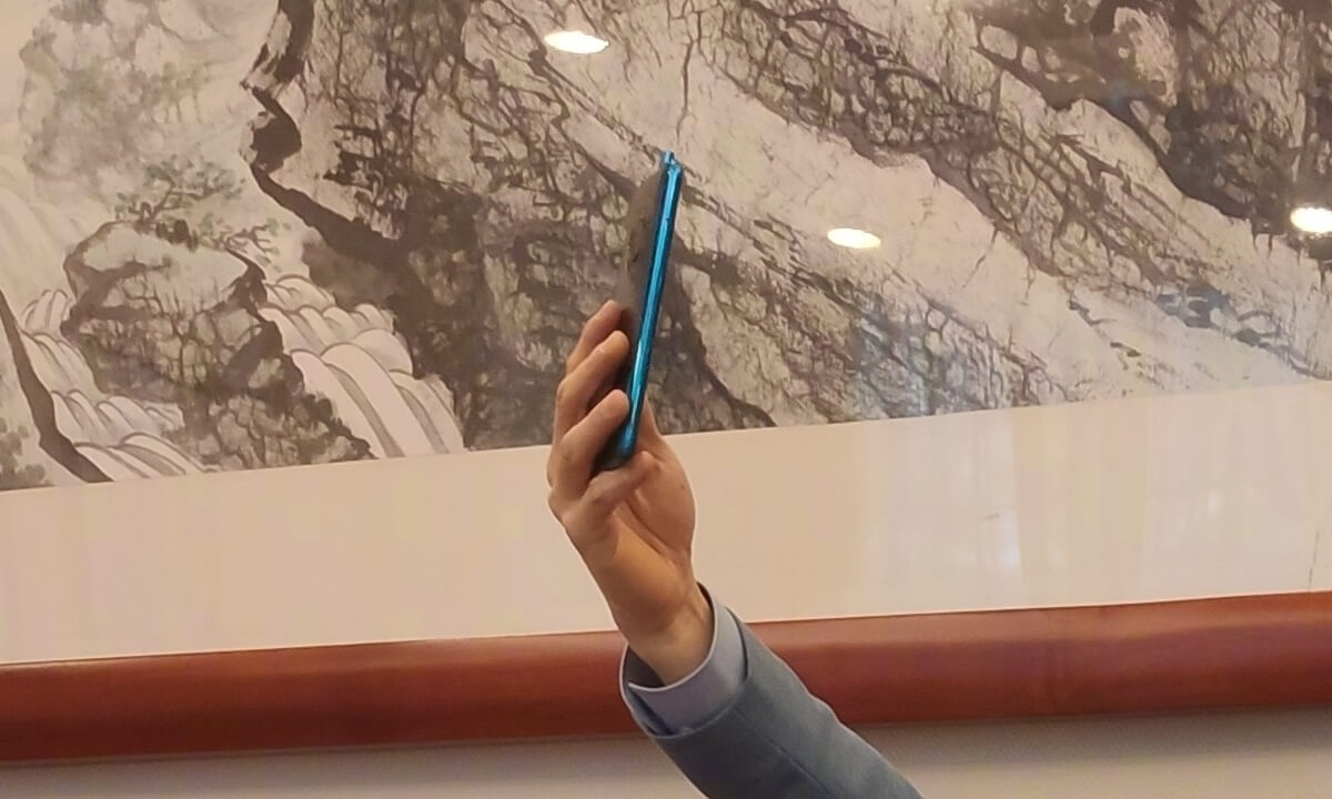 Глава Xiaomi показал на фото смартфон Redmi K20 Pro на Snapdragon 855
