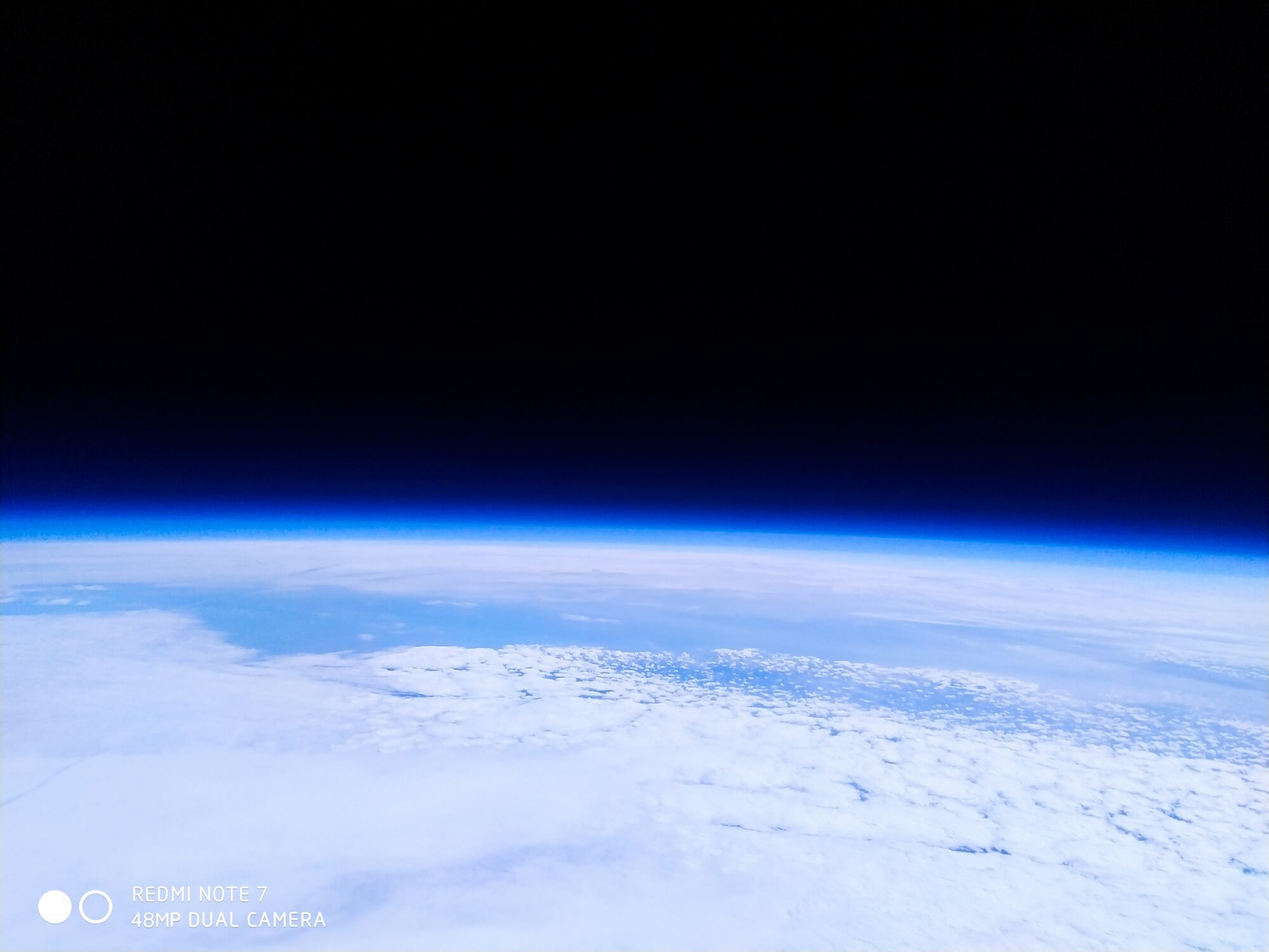 Redmi Note 7 фото в космосе