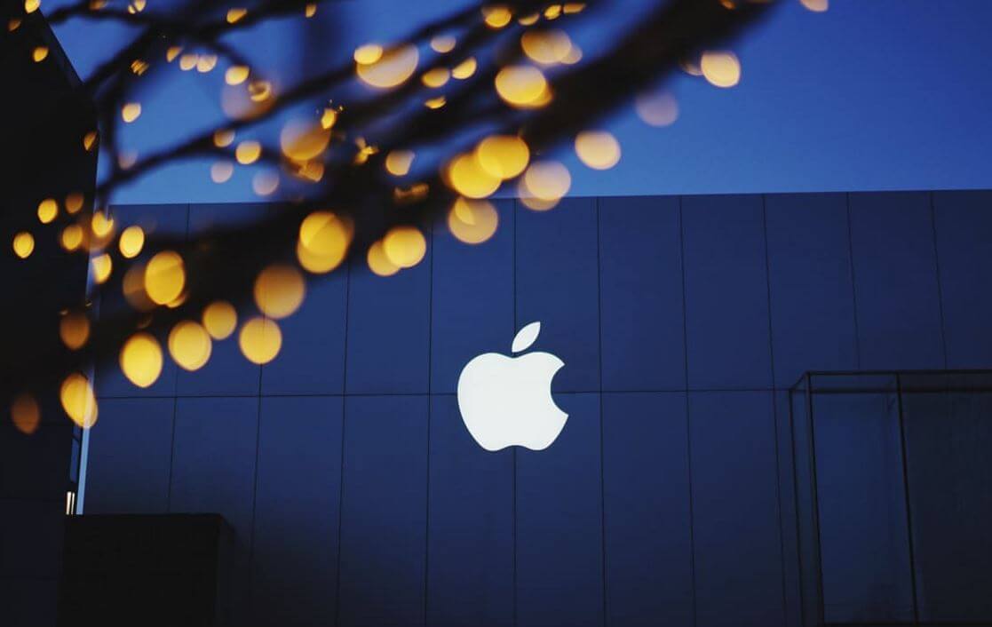 Apple заработала за квартал $64 млрд, но продажи iPhone снизились на 9%