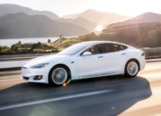 Владельцу Tesla Model S, которая на автопилоте проехала на красный, предъявили обвинение