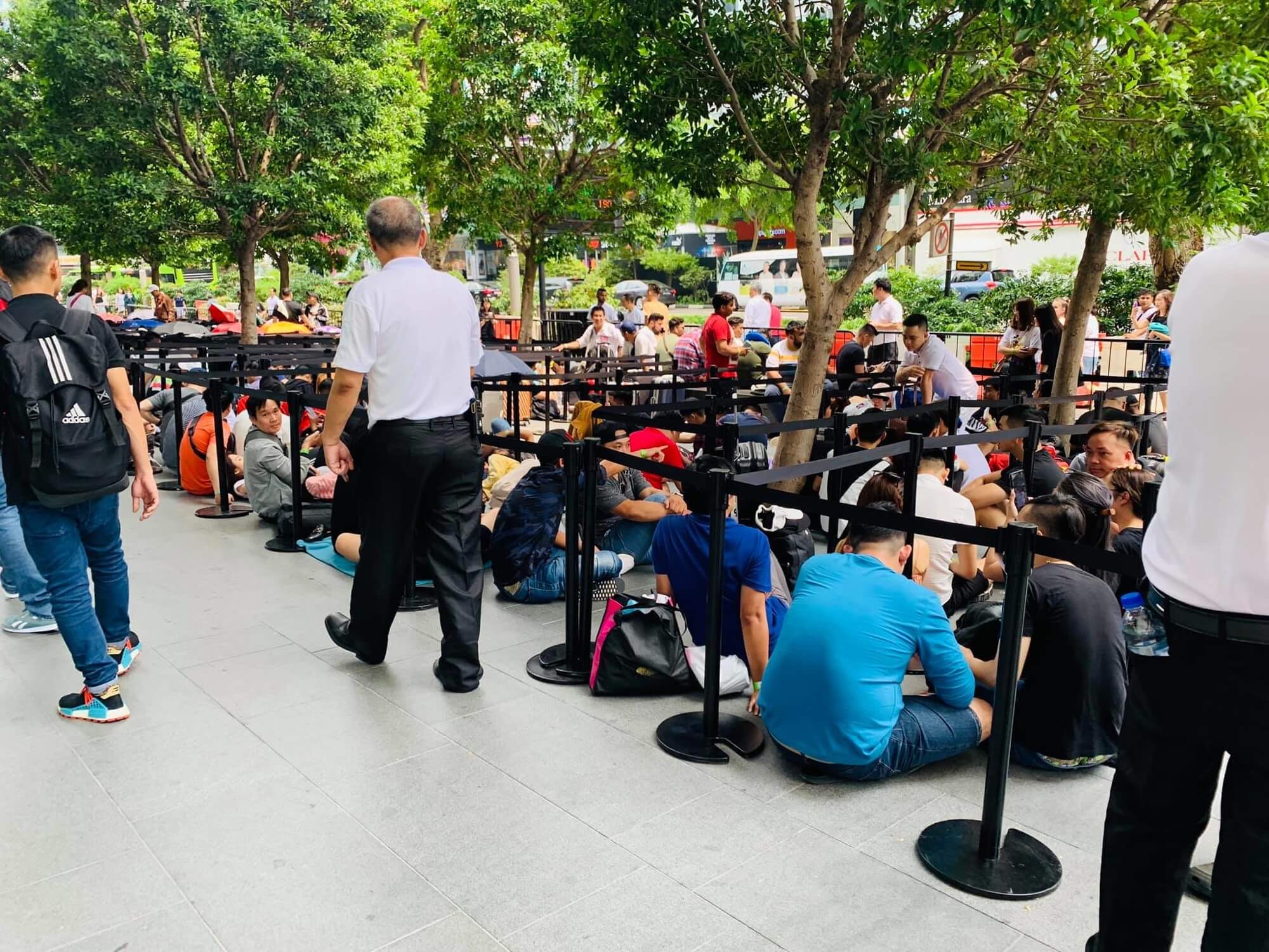 iPhone 11 – очередь в Сингапуре