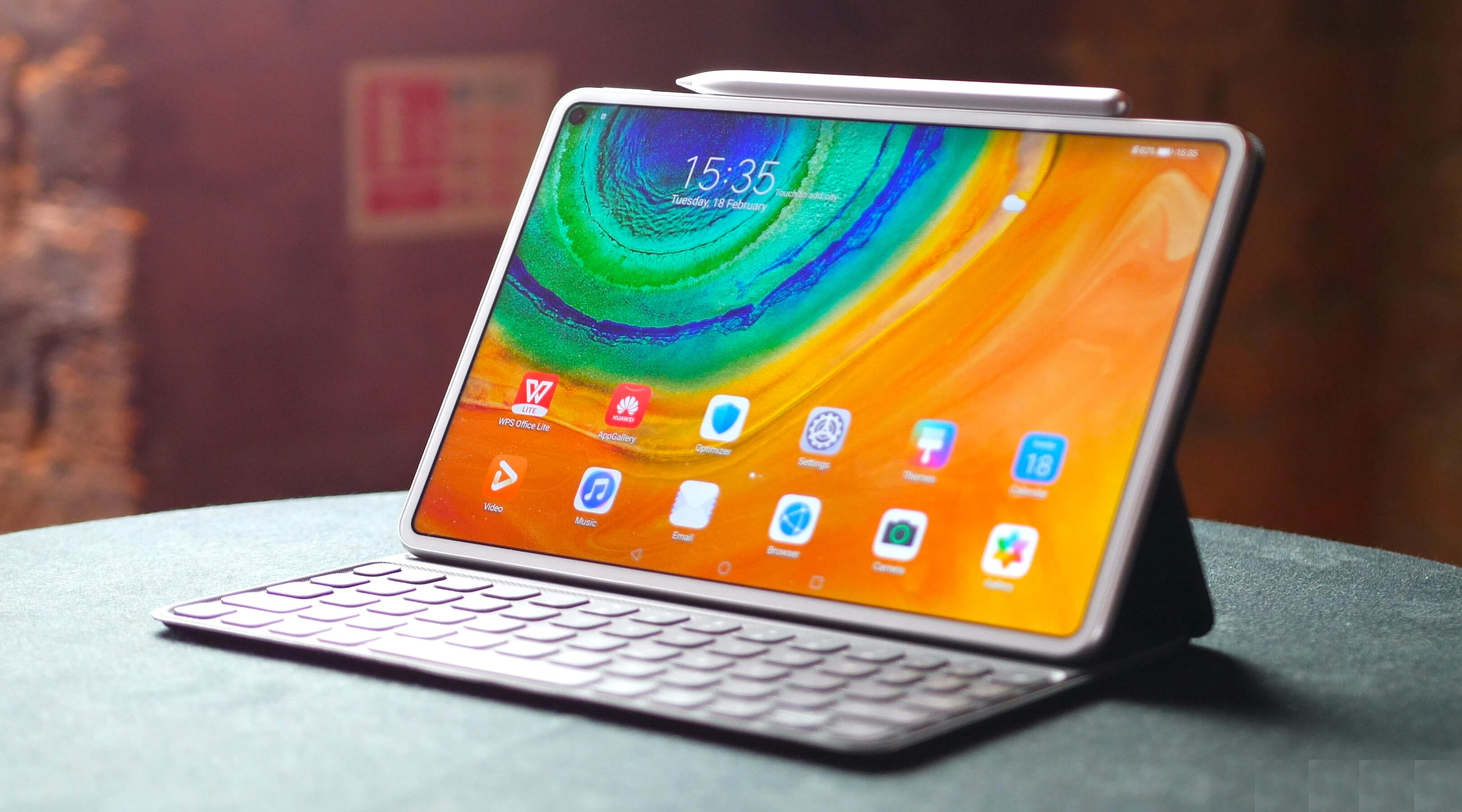 Huawei представила планшет MatePad Pro с 5G и беспроводной зарядкой