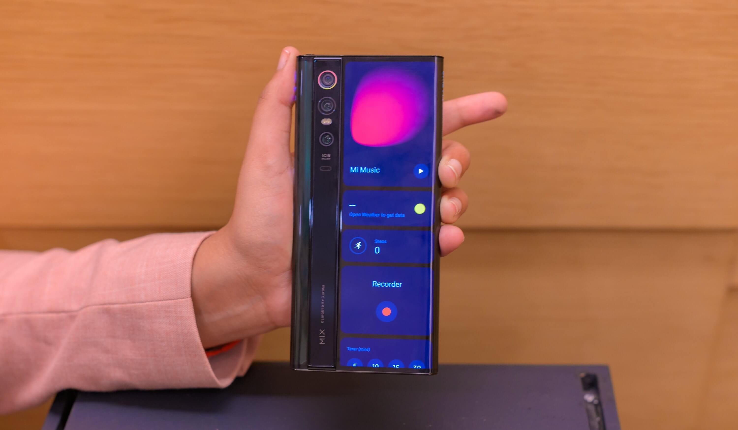 Сотрудник Xiaomi показал новое поколение Mi Mix Alpha