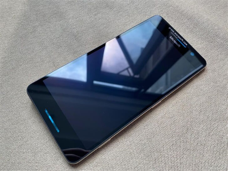 В Китае продают прототип смартфона Lumia 960 XL, который так и не вышел