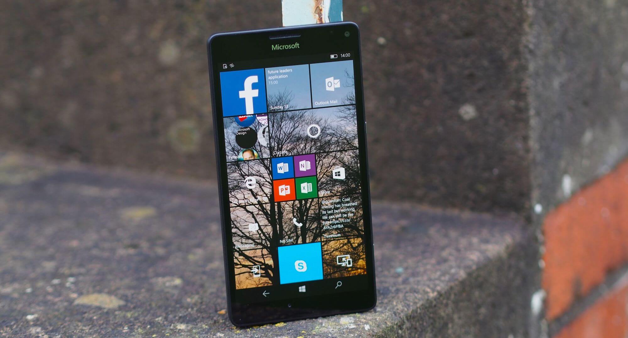 Windows 10 портировали на Lumia 950 и 950 XL, а в будущем ОС запустят и на Android-смартфонах