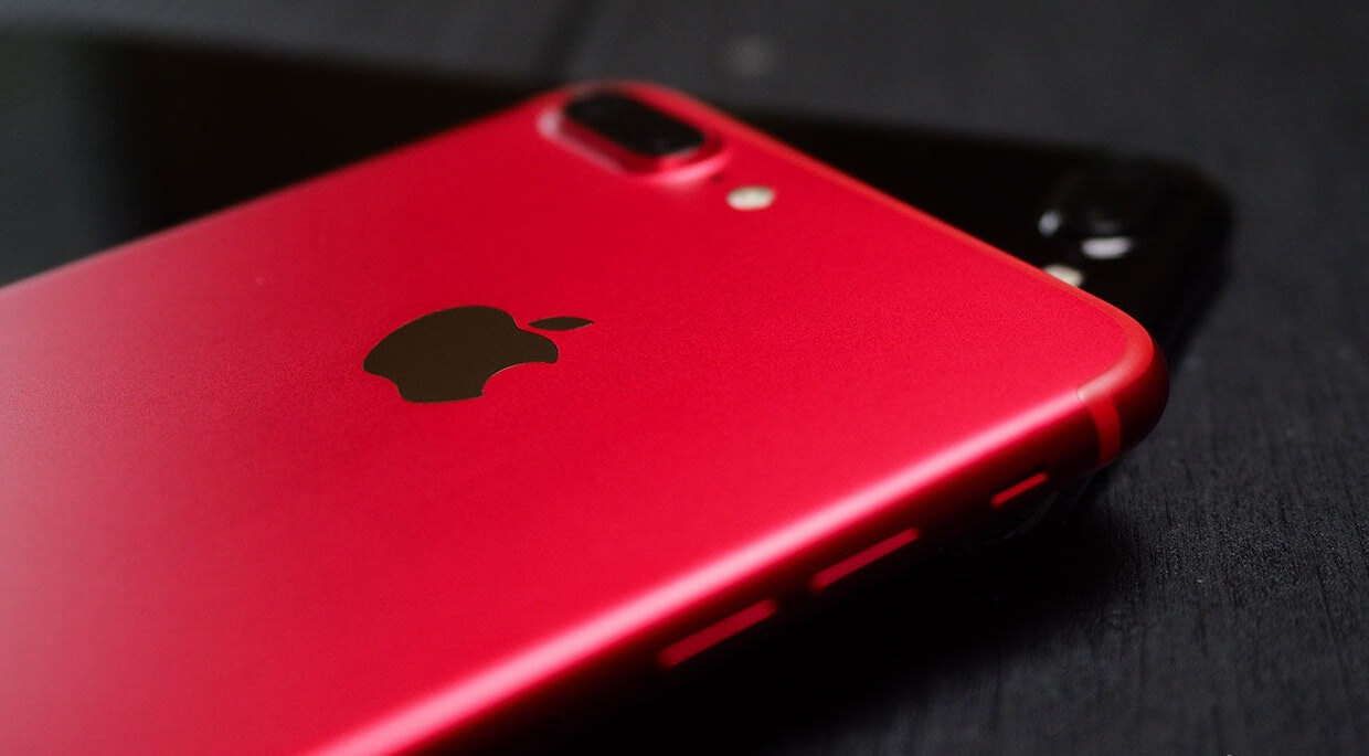 Apple должна выплатить штраф в €10 млн из-за замедления iPhone