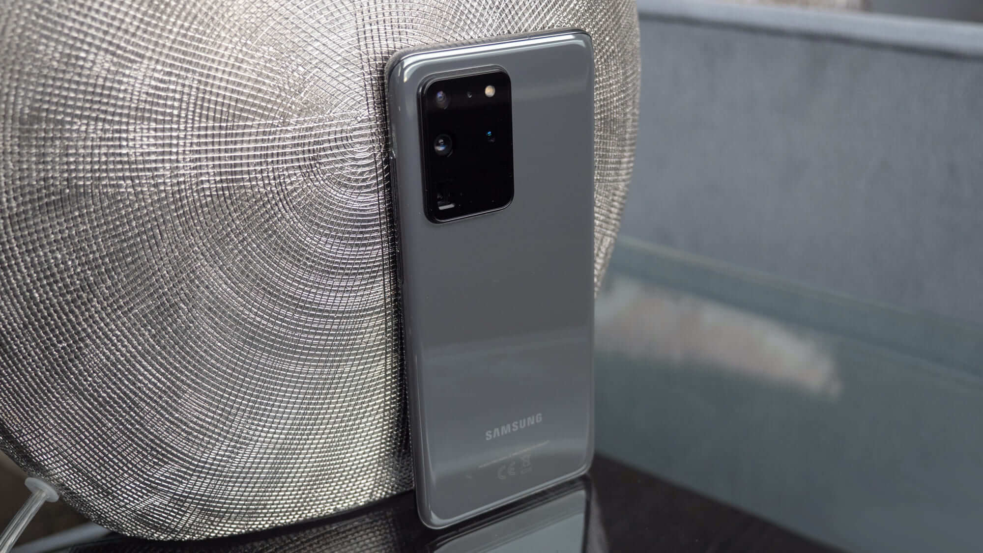 Samsung перестанет класть зарядку к смартфонам