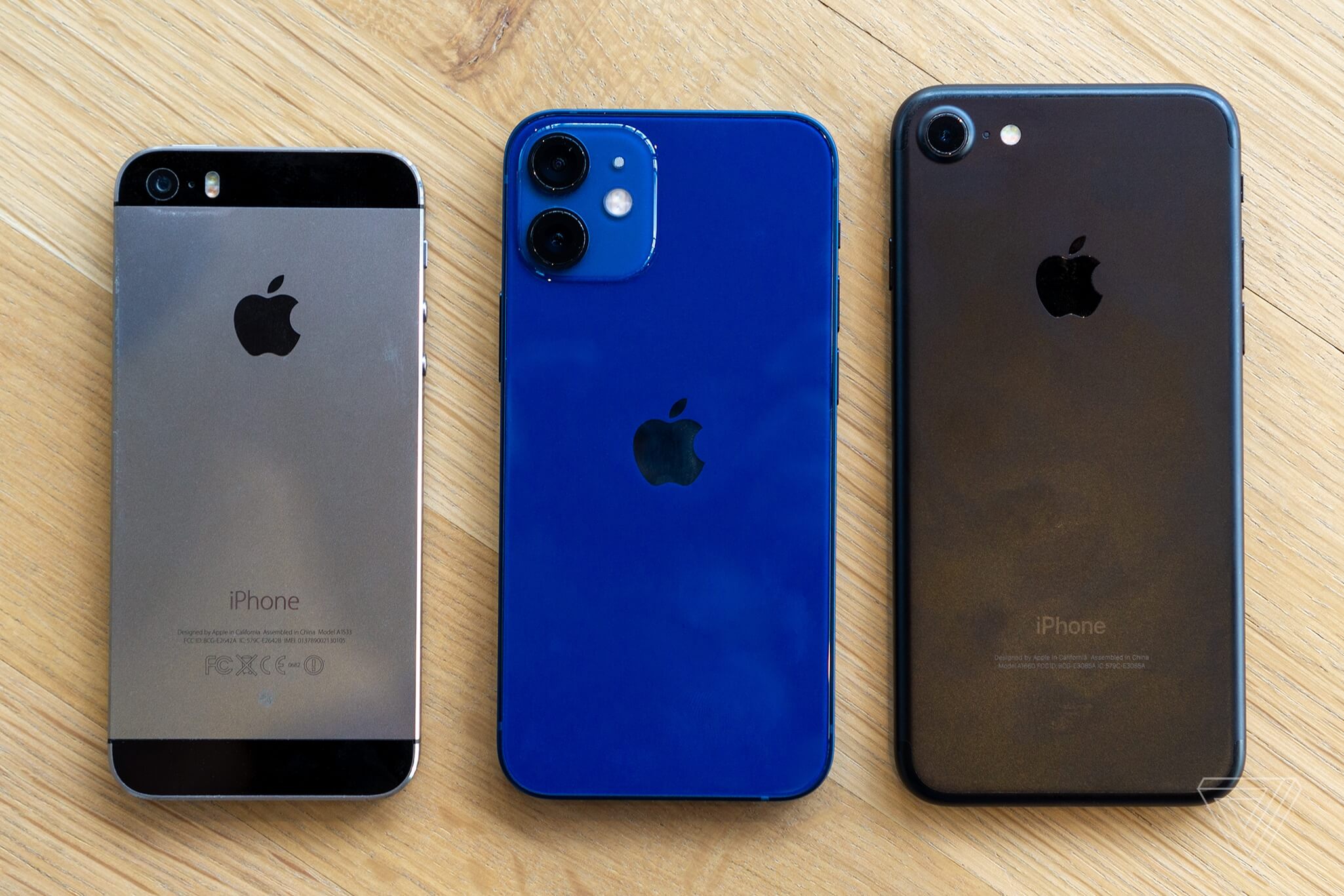 iPhone 12 mini и iPhone 12 Pro Max – первые отзывы и сравнение с другими  смартфонами