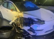 Tesla на автопилоте врезалась в полицейский Dodge Charger