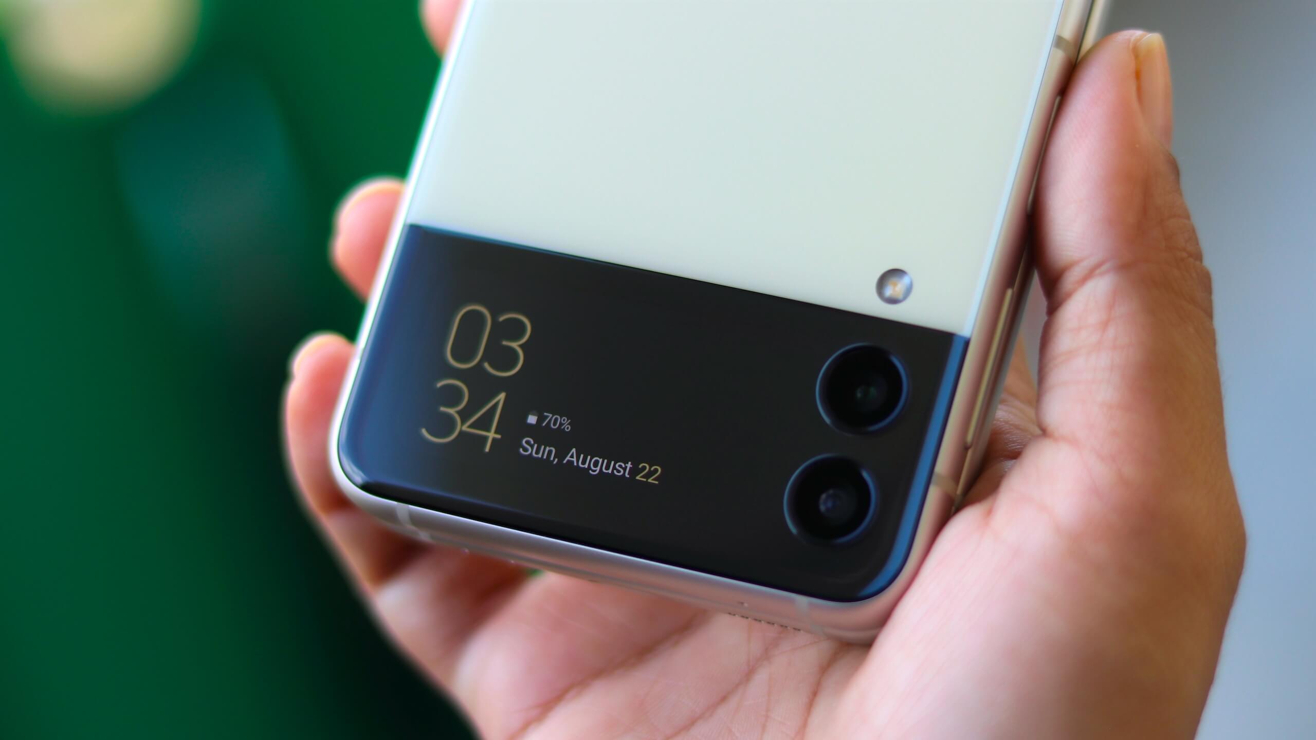 Samsung Galaxy Z Flip 3 нельзя кидать на кровать – вам могут отказать в гарантийном ремонте