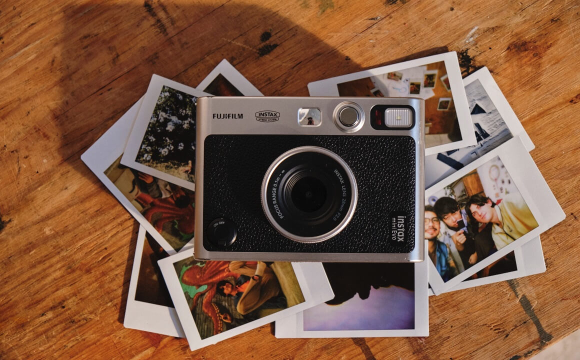 Fujifilm Instax Mini Evo – гибридная камера мгновенной печати