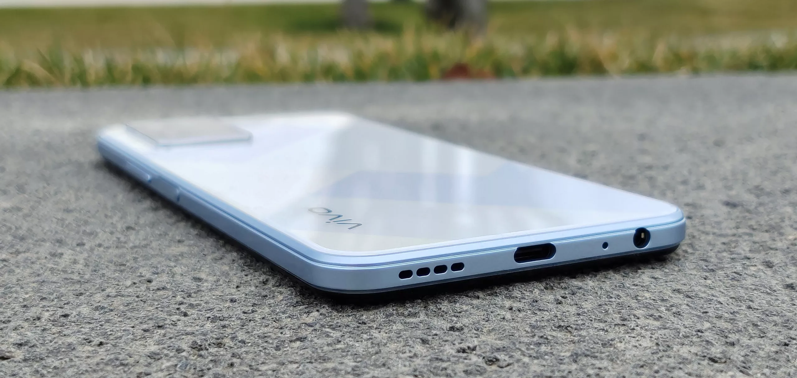 Vivo Y21 Нижняя сторона