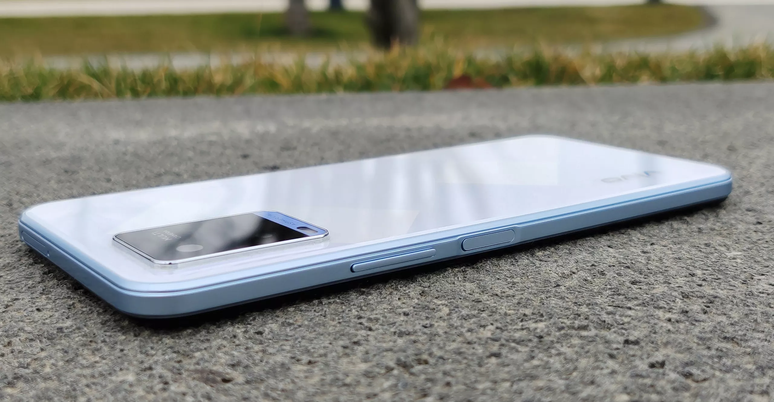 Vivo Y21 Правая грань