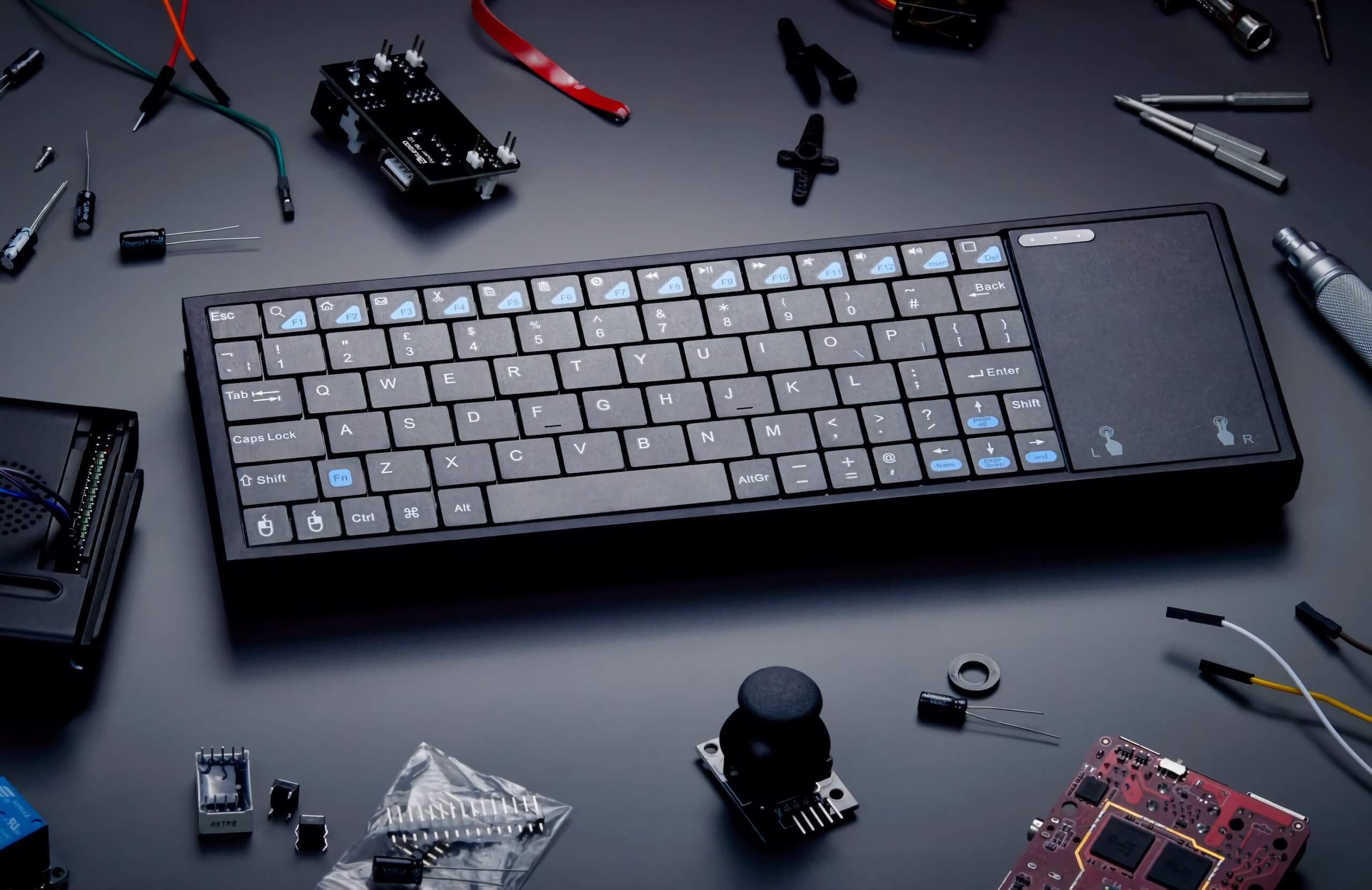 Pentaform AbacusBasic – мини-ПК в клавиатуре за $150