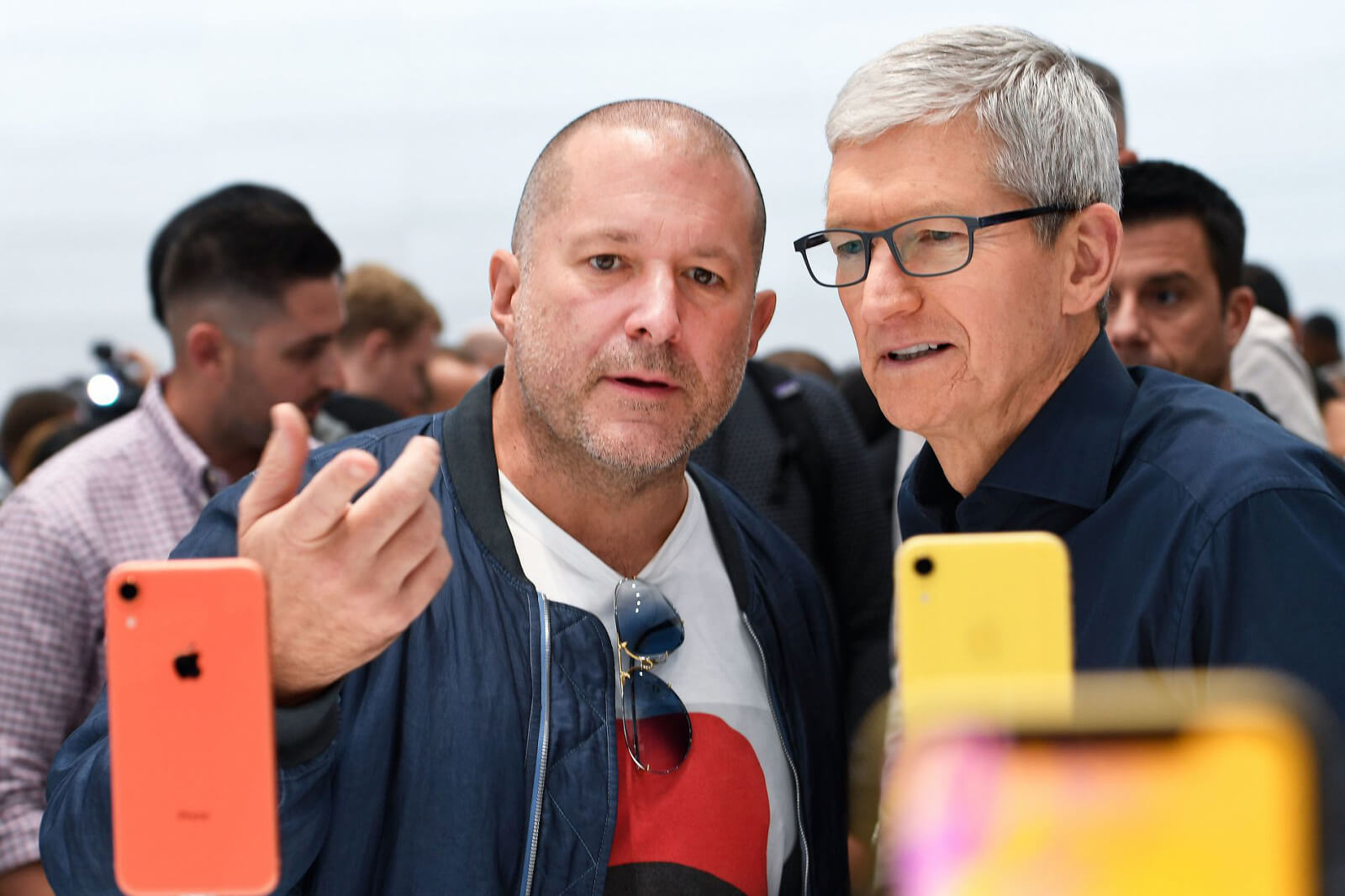Apple прекратила сотрудничество с дизайнером Джони Айвом