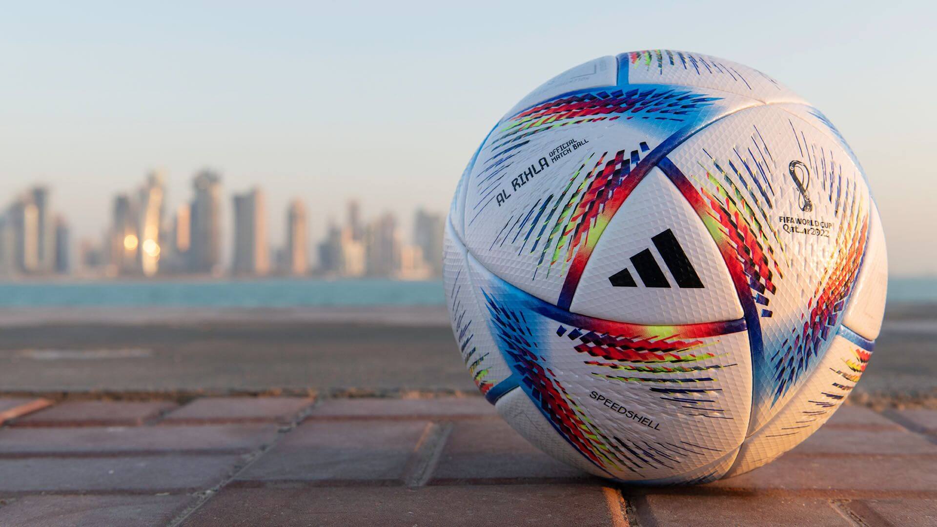 Новейшие технологии и датчики внутри. Каким мячом сыграют на Чемпионате мира в Катаре?