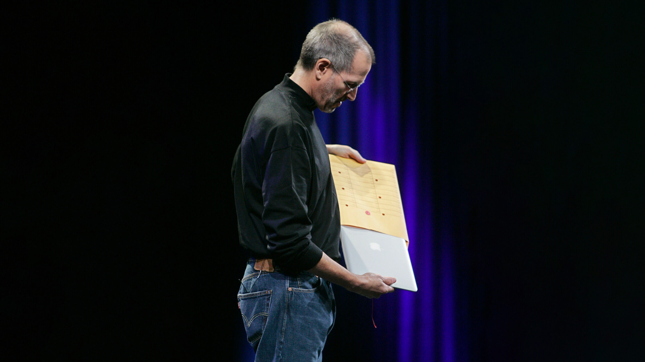 Steve Jobs Introducing MacBook Air