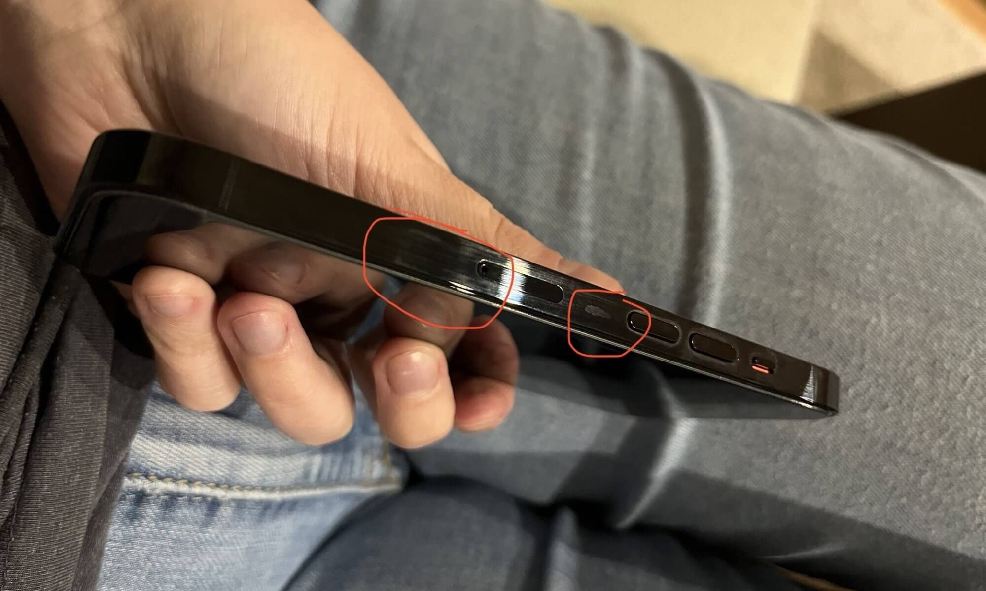 Владельцы iPhone 14 Pro сообщают о пятнах на смартфоне