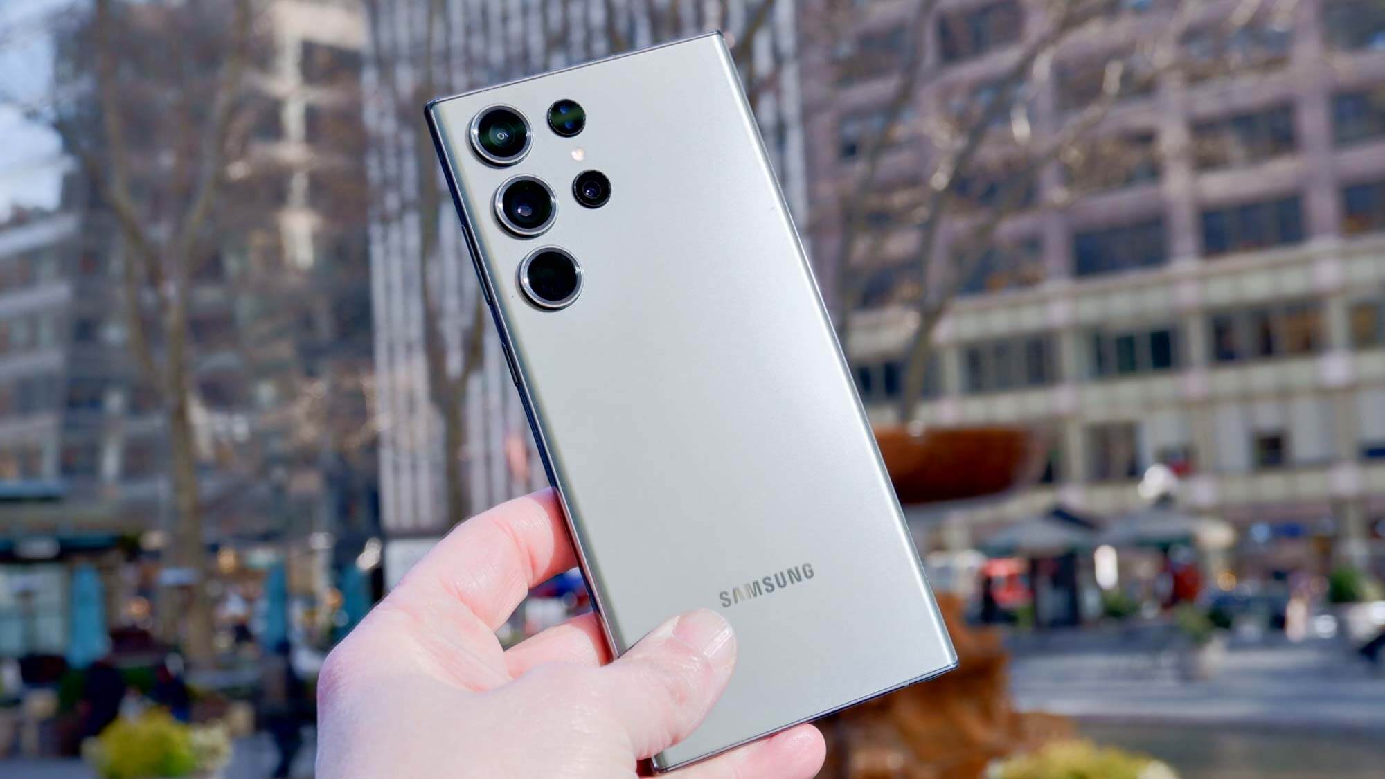 Samsung Galaxy S24 Ultra получит титановую рамку
