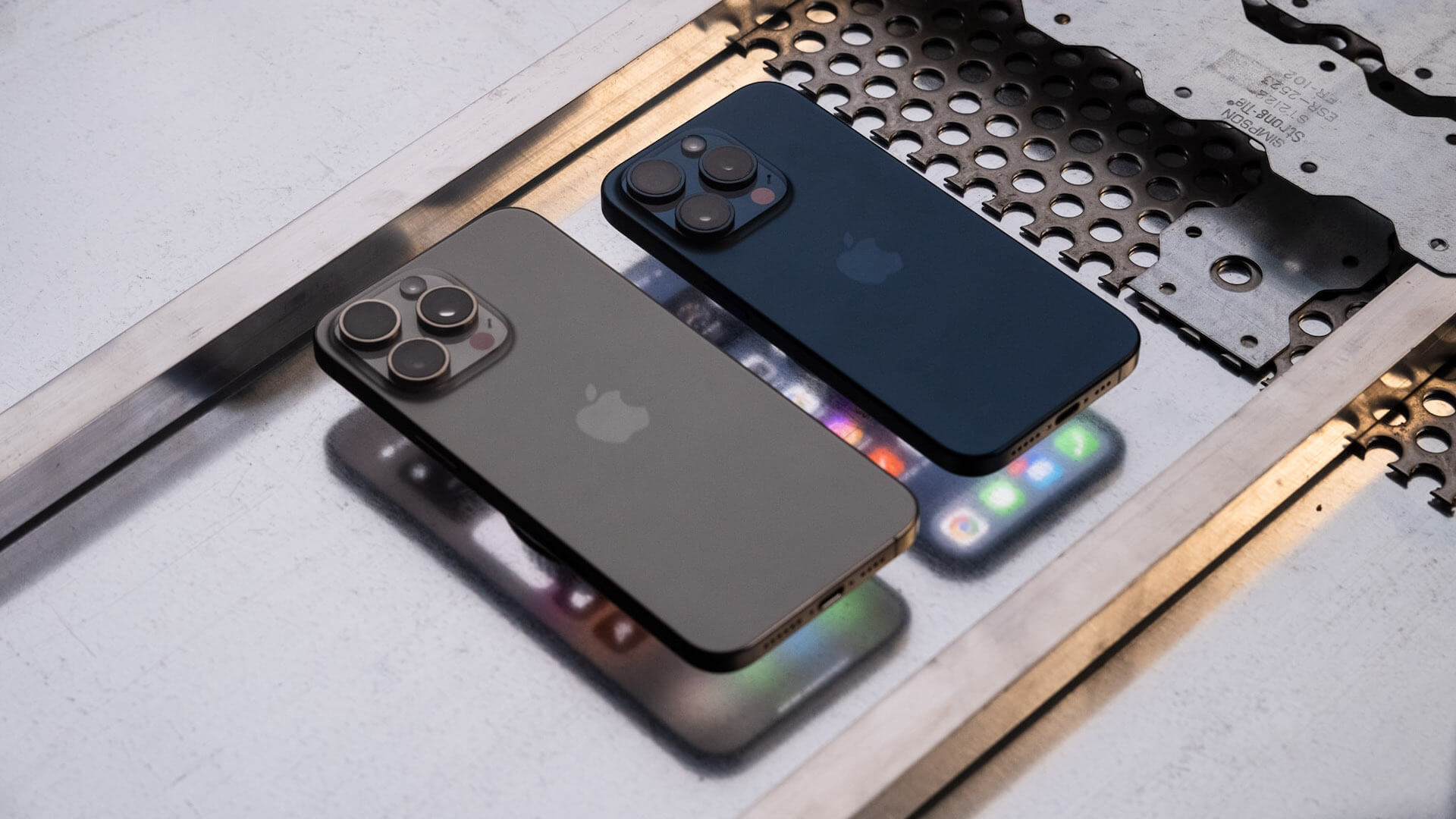 Apple iPhone 15 Pro поступают покупателям с частицами пыли в камере и повреждениями корпуса