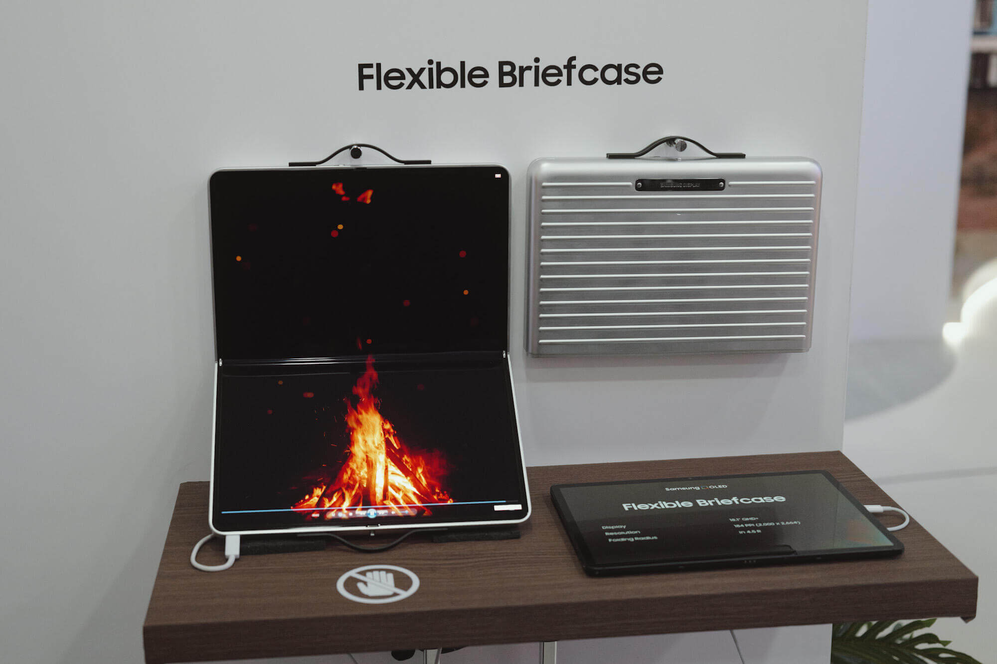 Samsung Display concept flexible briefcase