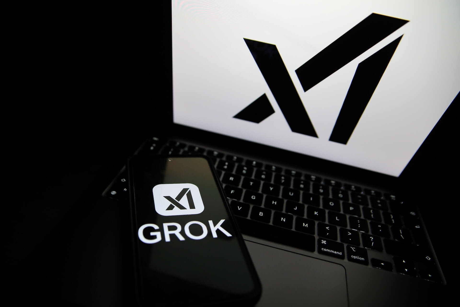 Илон Маск представил Grok 4 с тарифом SuperGrok Heavy за $300 в месяц