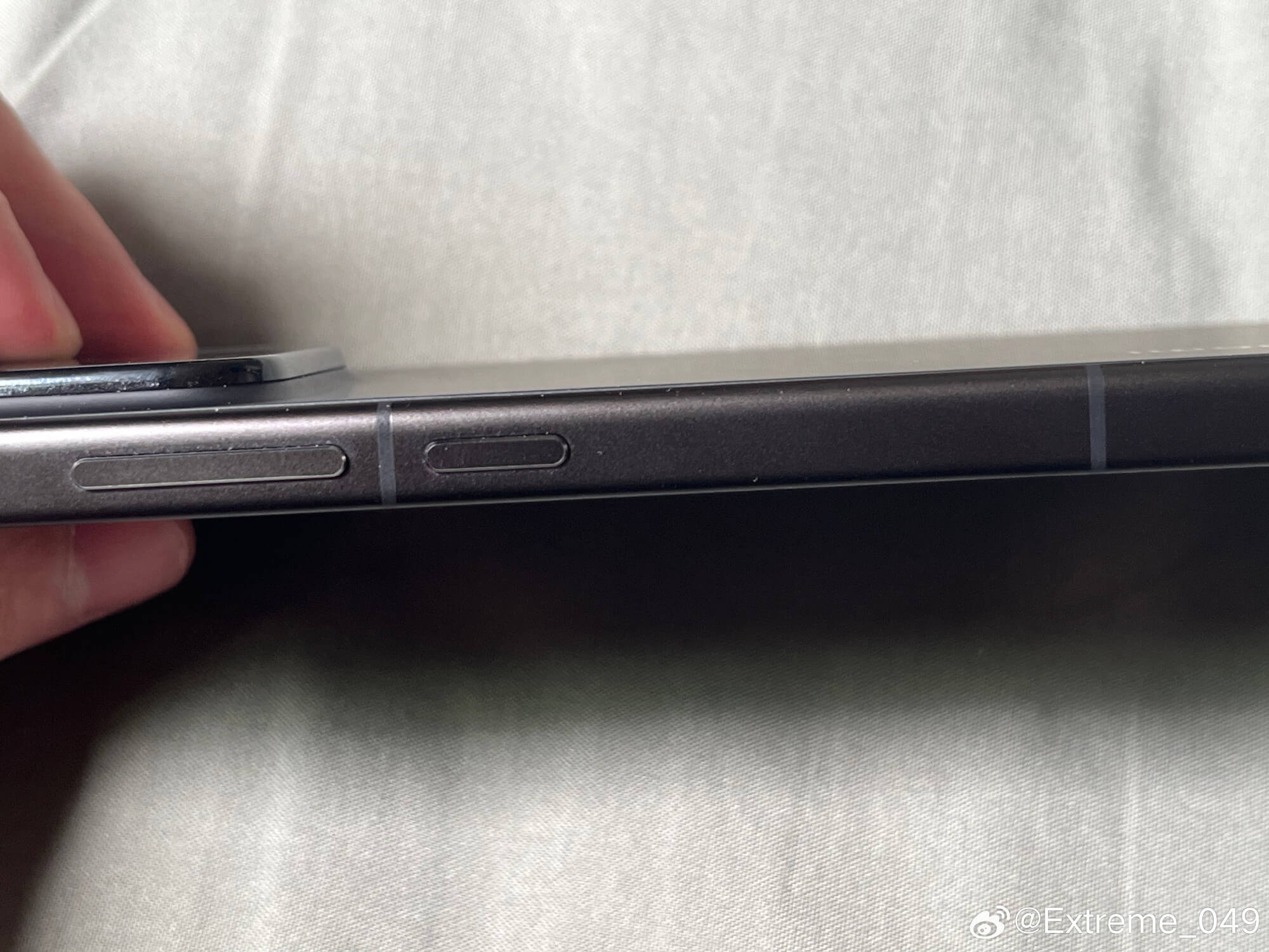 Владельцы Xiaomi 15 и 15 Pro жалуются на вздутие аккумулятора Владельцы Xiaomi 15 и 15 Pro жалуются на вздутие аккумулятора
