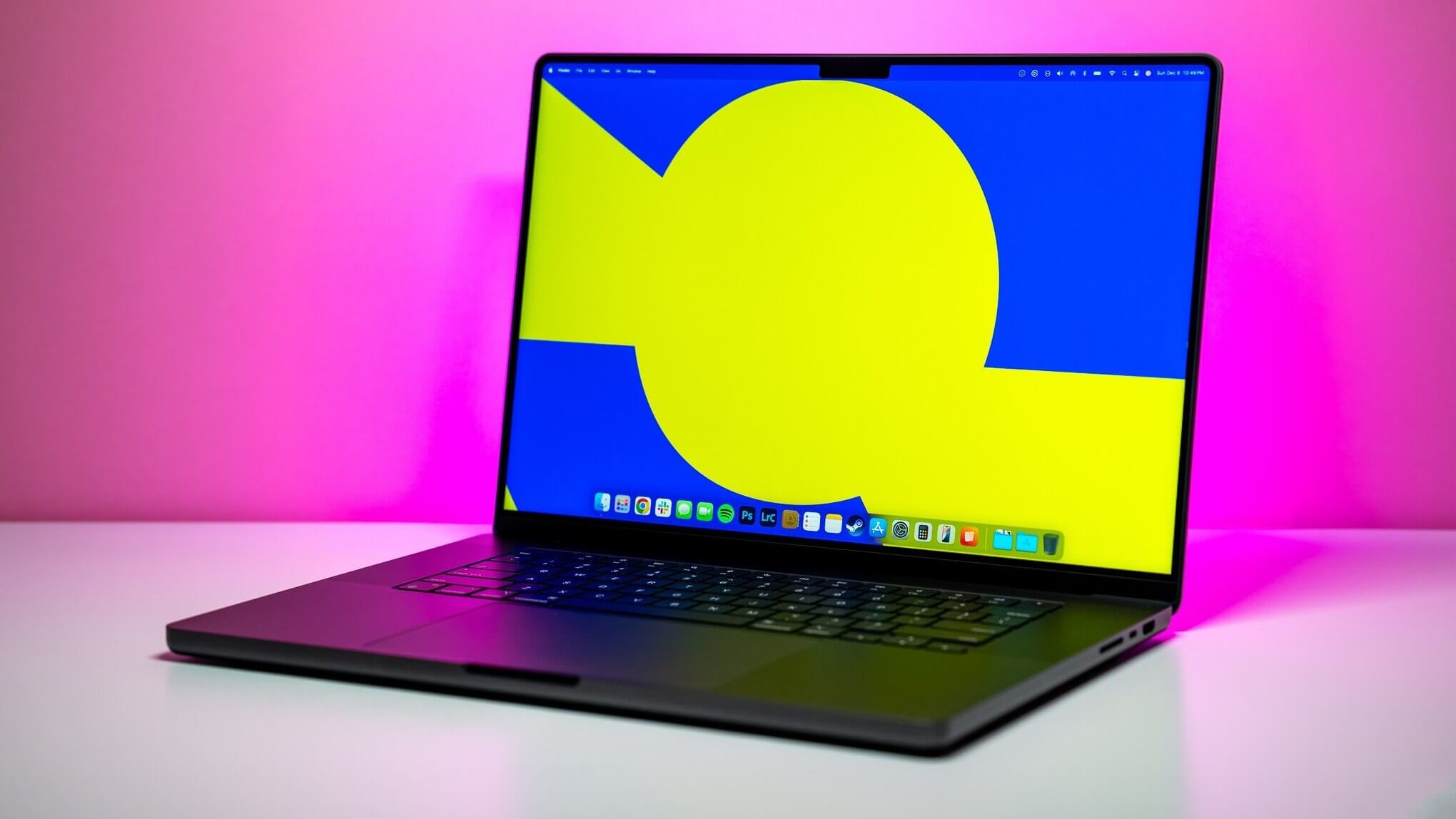 Все данные о новых MacBook Pro – OLED, сенсорный дисплей и 5G-модем