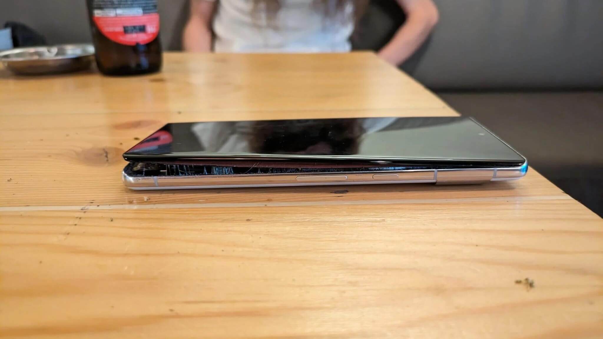 В Google Pixel 7 и 7 Pro вздуваются батареи