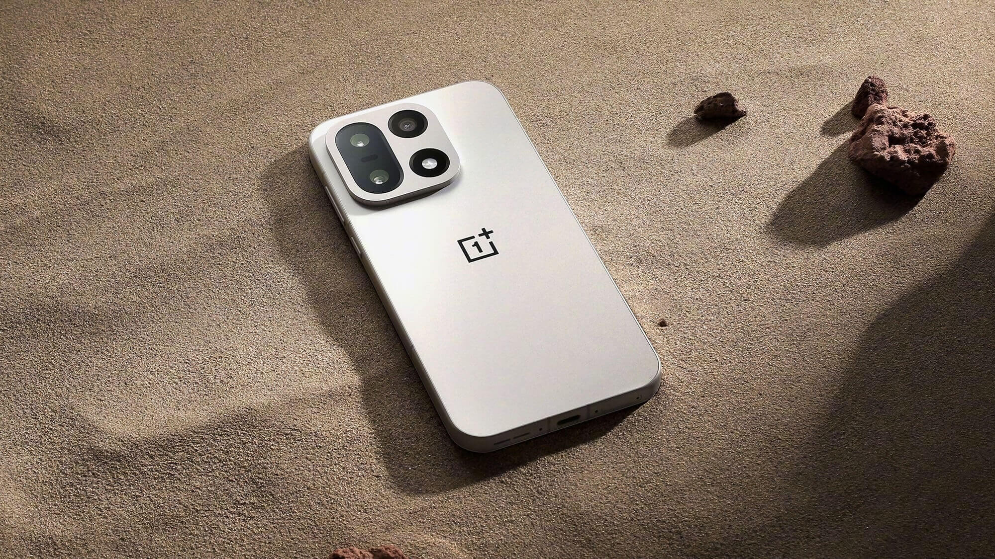 Представлен OnePlus 15 – Snapdragon 8 Elite Gen 5, 165 Гц и 7300 мАч за $560