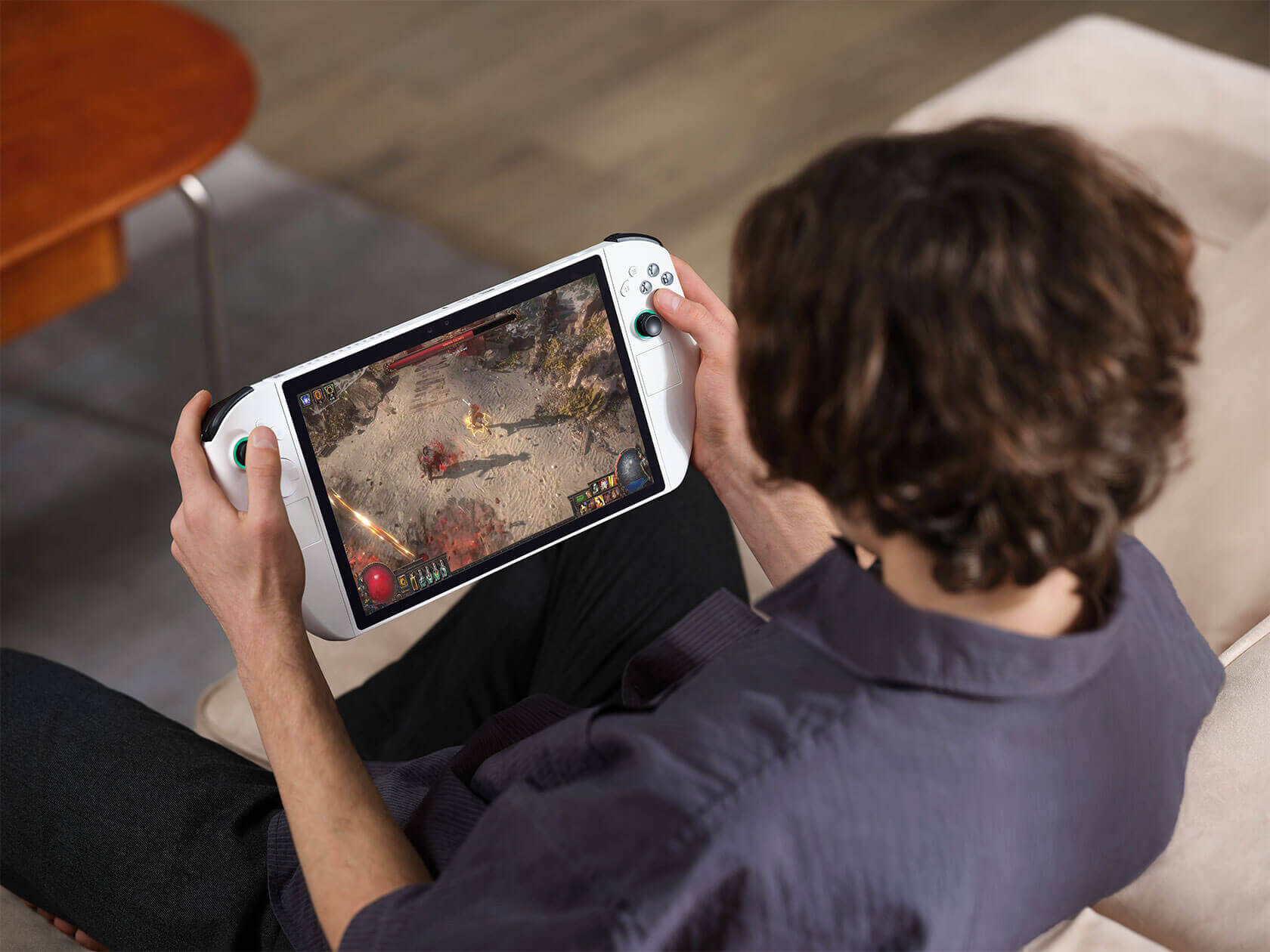 Огромная портативная игровая консоль Abxylute 3D One появилась в продаже за $1799