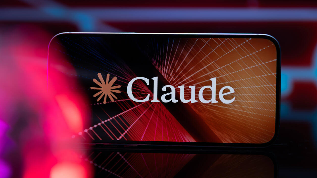 Новая нейросеть Opus 4.5 обошла GPT-5.1 сразу в нескольких тестах